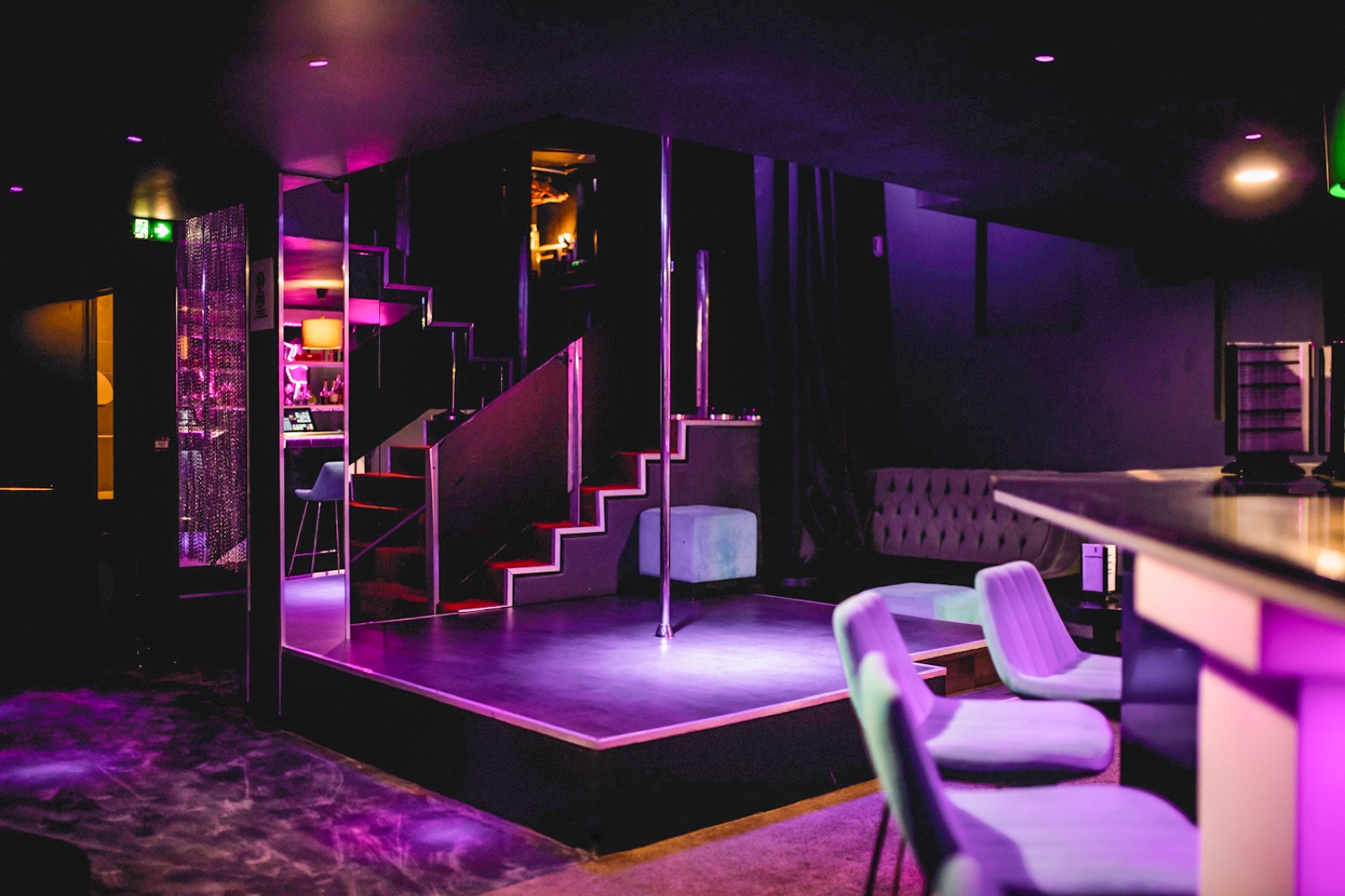 Clubs et cabarets coquins à Lyon — scène, lounge et salons privés