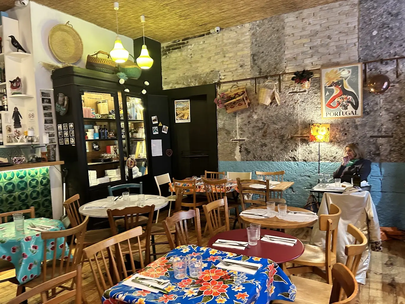 Ambiance chaleureuse et saveurs portugaises authentiques chez Café Lisboa Ambiance chaleureuse et saveurs portugaises authentiques chez Café Lisboa