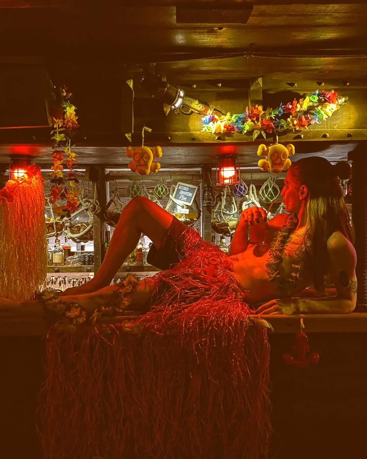 Barberousse Lyon un bar à rhum immersif avec une décoration inspirée des pirates.