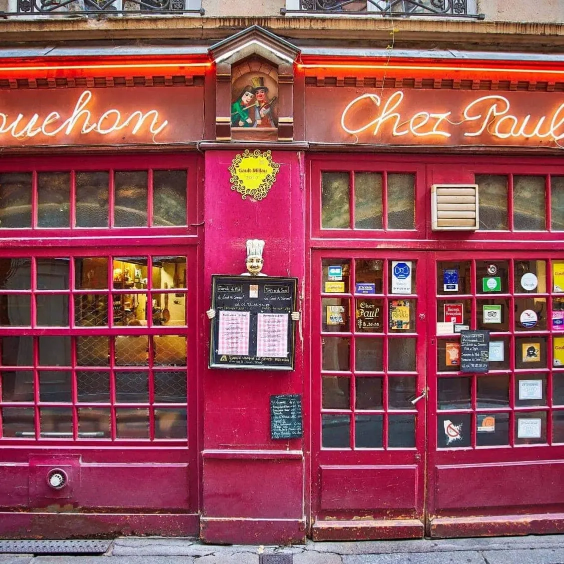 Chez Paul Lyon - Façade typique d’un bouchon lyonnais authentique Chez Paul Lyon - Façade typique d’un bouchon lyonnais authentique