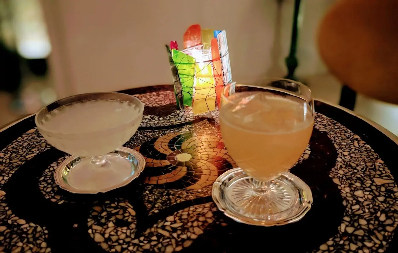 Cocktails raffinés, jazz et décoration vintage vous attendent au Bar de Bon-Secours