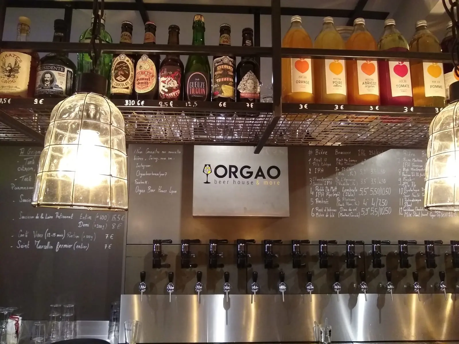 Découvrez 12 bières pression en rotation dans une ambiance conviviale
