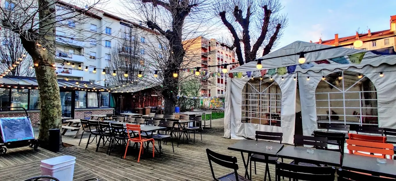 Dégustez une bière brassée sur place dans une ambiance conviviale au Malting-Pot Lyon 7 Dégustez une bière brassée sur place dans une ambiance conviviale au Malting-Pot Lyon 7