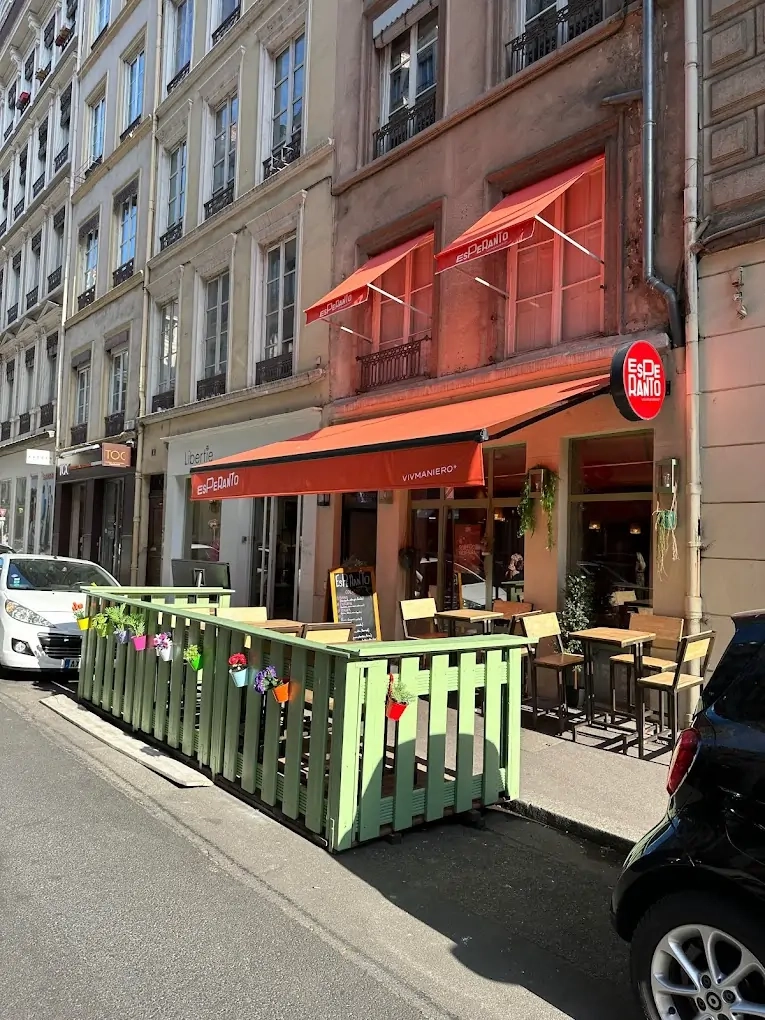 Esperanto le restaurant où la cuisine du monde se rencontre dans un cadre convivial à Lyon.