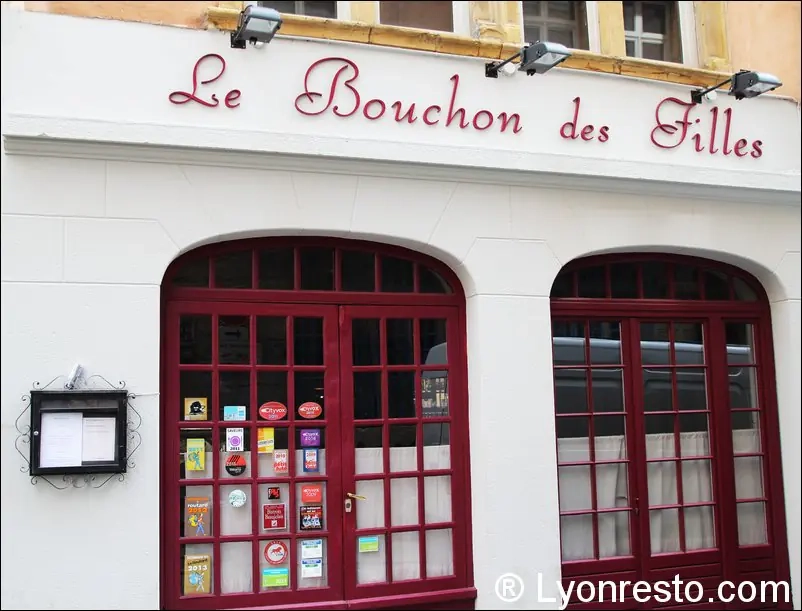 Façade accueillante du Bouchon des Filles à Lyon 1er Façade accueillante du Bouchon des Filles à Lyon 1er