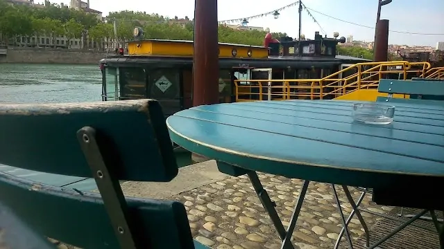 Happy Hour tous les jours de 18h à 20h à La Passagère, le bistrot incontournable de Lyon Happy Hour tous les jours de 18h à 20h à La Passagère, le bistrot incontournable de Lyon