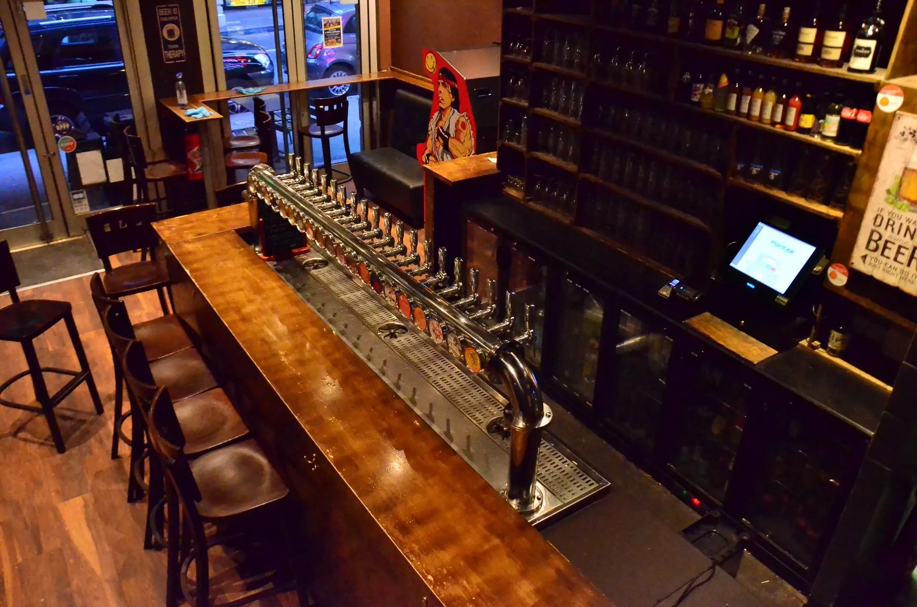 Le 405 Bar l'endroit parfait pour une bière pression et une partie de flipper à Lyon. Le 405 Bar l'endroit parfait pour une bière pression et une partie de flipper à Lyon.
