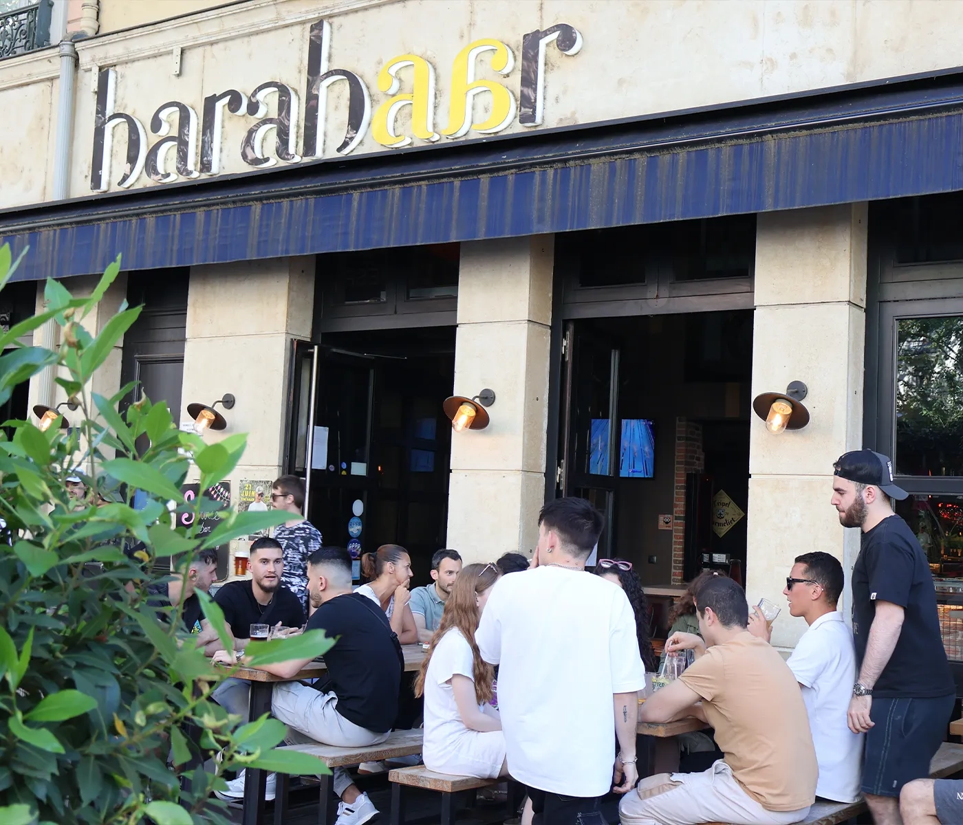 Le Barabaar Brotteaux bières artisanales, tapas savoureuses et une ambiance festive au cœur de Lyon