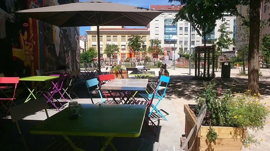 Le Court Circuit un bar-restaurant coopératif et engagé à Lyon 7. Le Court Circuit un bar-restaurant coopératif et engagé à Lyon 7.