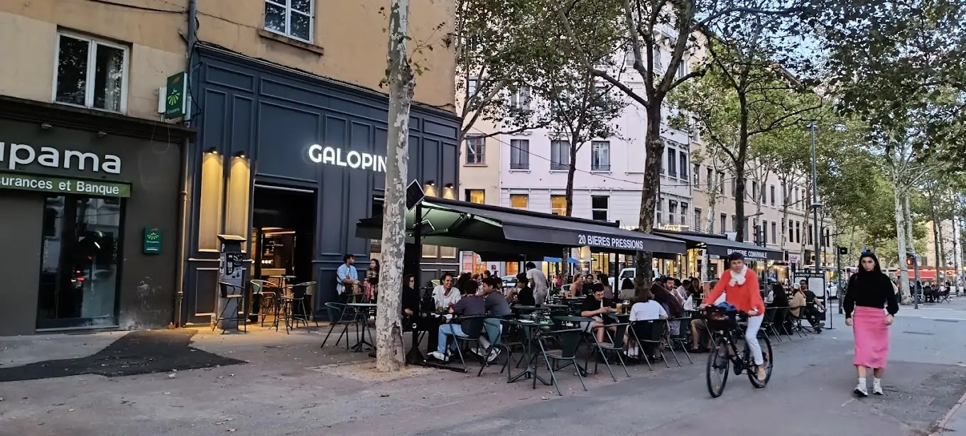 Le Galopin Pub votre bar sportif et moderne à Lyon, avec une belle terrasse et de bonnes bières. Le Galopin Pub votre bar sportif et moderne à Lyon, avec une belle terrasse et de bonnes bières.