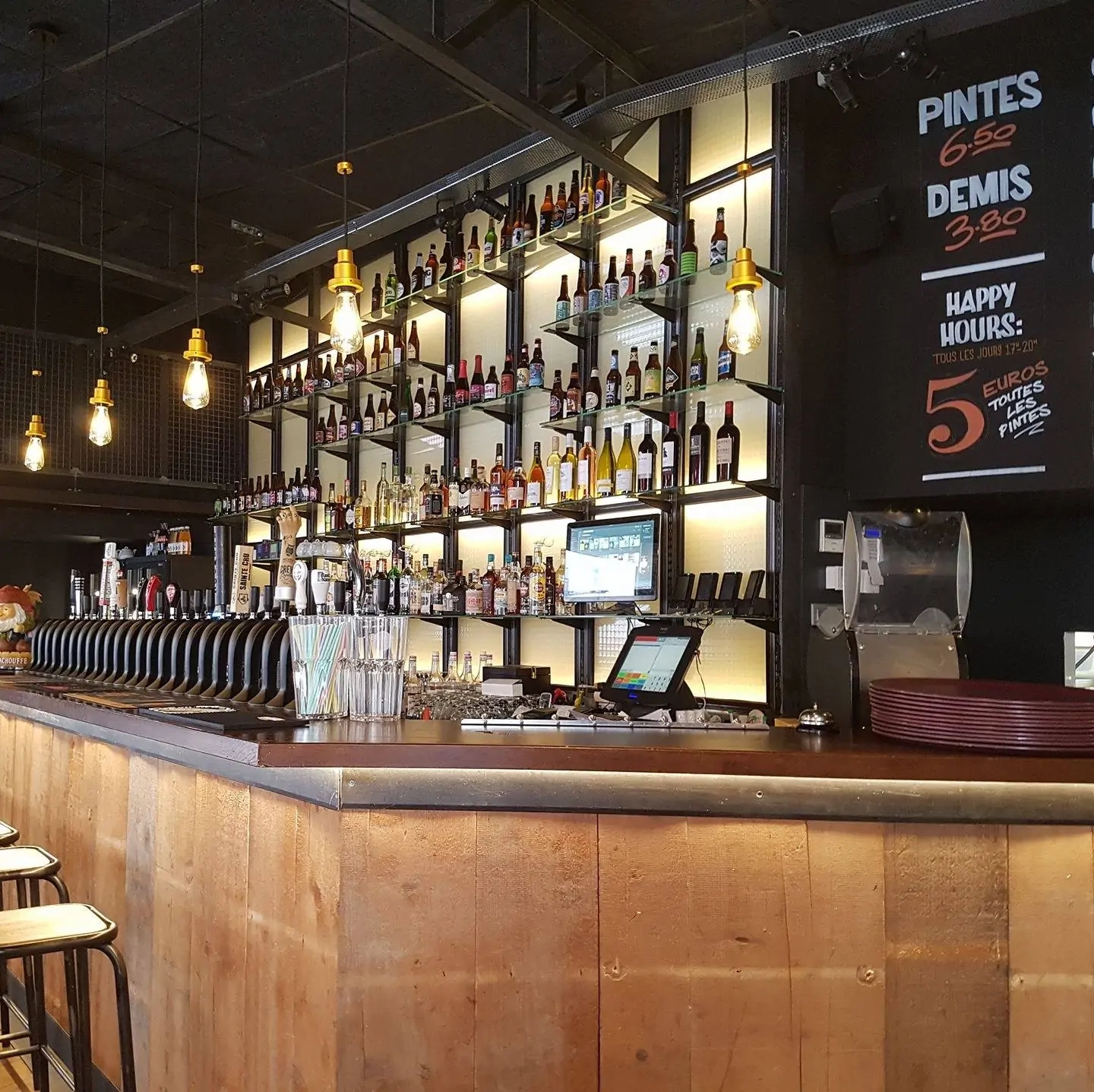 Le Hopstore Lyon, un lieu convivial pour déguster des bières du monde et des burgers faits maison Le Hopstore Lyon, un lieu convivial pour déguster des bières du monde et des burgers faits maison