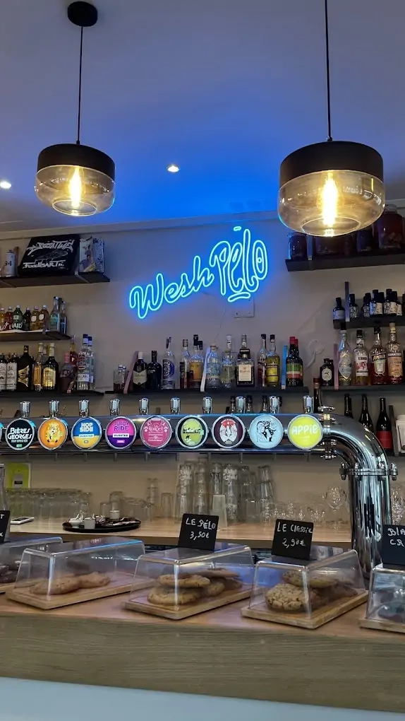 Le Pélo Bar à Lyon un bistrot où street food et street art se rencontrent Le Pélo Bar à Lyon un bistrot où street food et street art se rencontrent