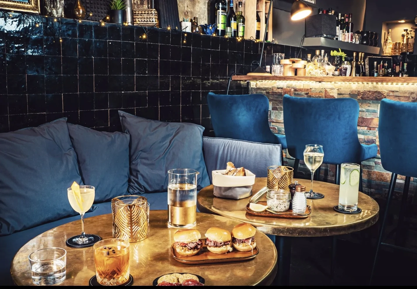 Le PoliGone Lyon un bar à cocktails cosy au cœur des Célestins Le PoliGone Lyon un bar à cocktails cosy au cœur des Célestins