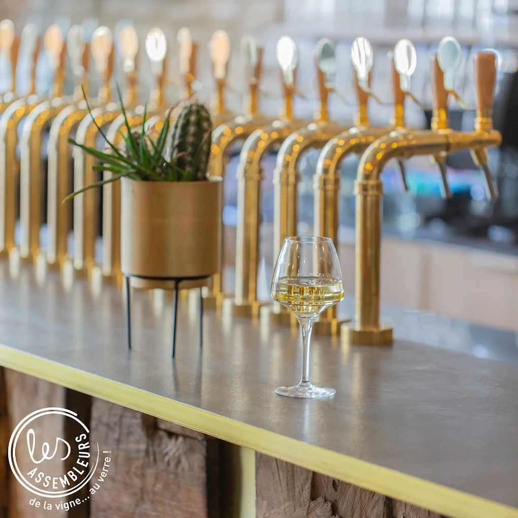 Les Assembleurs - Préfecture un bar à vin chaleureux et convivial pour vos soirées à Lyon. Les Assembleurs - Préfecture un bar à vin chaleureux et convivial pour vos soirées à Lyon.