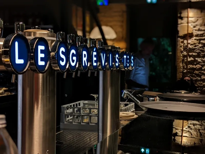 Les Grévistes un bar à cocktails cosy et engagé à Lyon 7 Les Grévistes un bar à cocktails cosy et engagé à Lyon 7