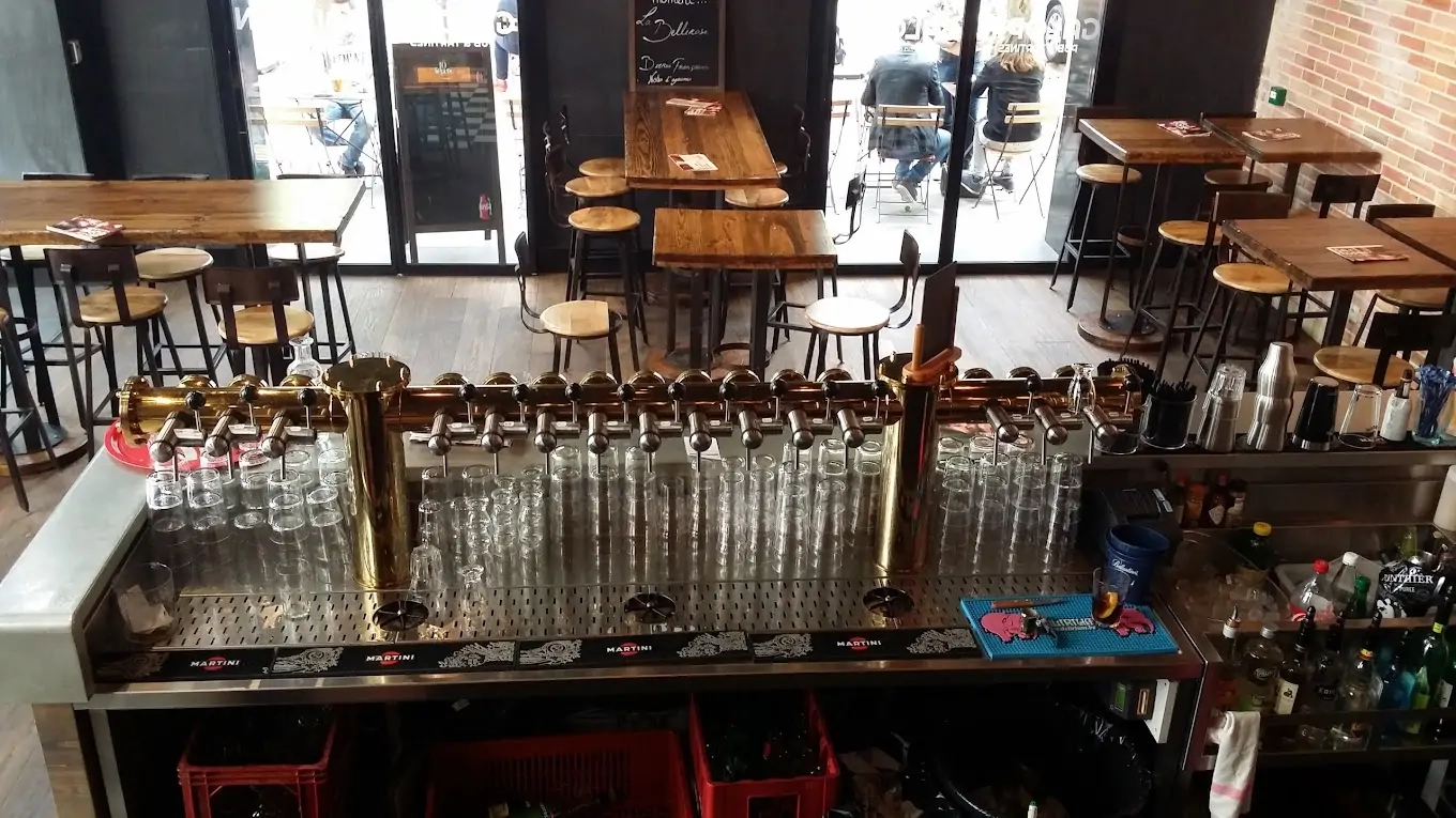 Planche de charcuterie et bière fraîche tout pour un apéritif réussi au Galopin Pub Planche de charcuterie et bière fraîche tout pour un apéritif réussi au Galopin Pub