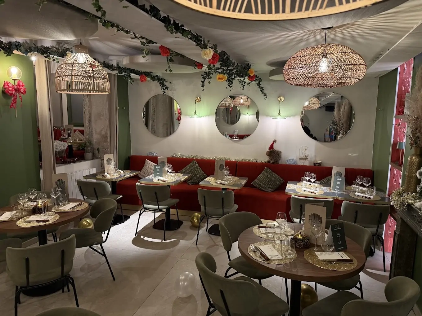 Plongez dans l’ambiance sicilienne avec l'aperitivo de Famosa à Lyon, entre amis ou en famille Plongez dans l’ambiance sicilienne avec l'aperitivo de Famosa à Lyon, entre amis ou en famille