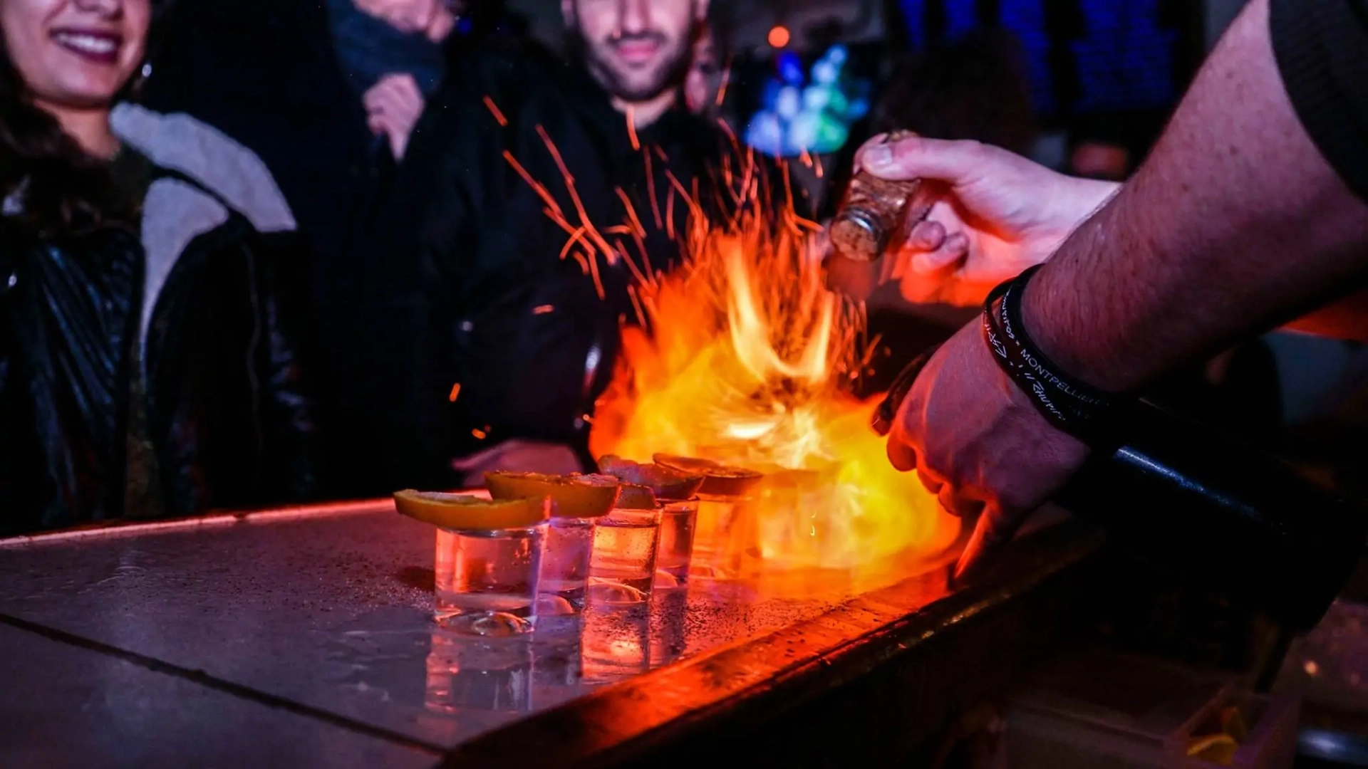 Plongez dans l'univers déjanté d’Espit Chupitos Lyon avec des shooters spectaculaires et des animations incroyables 