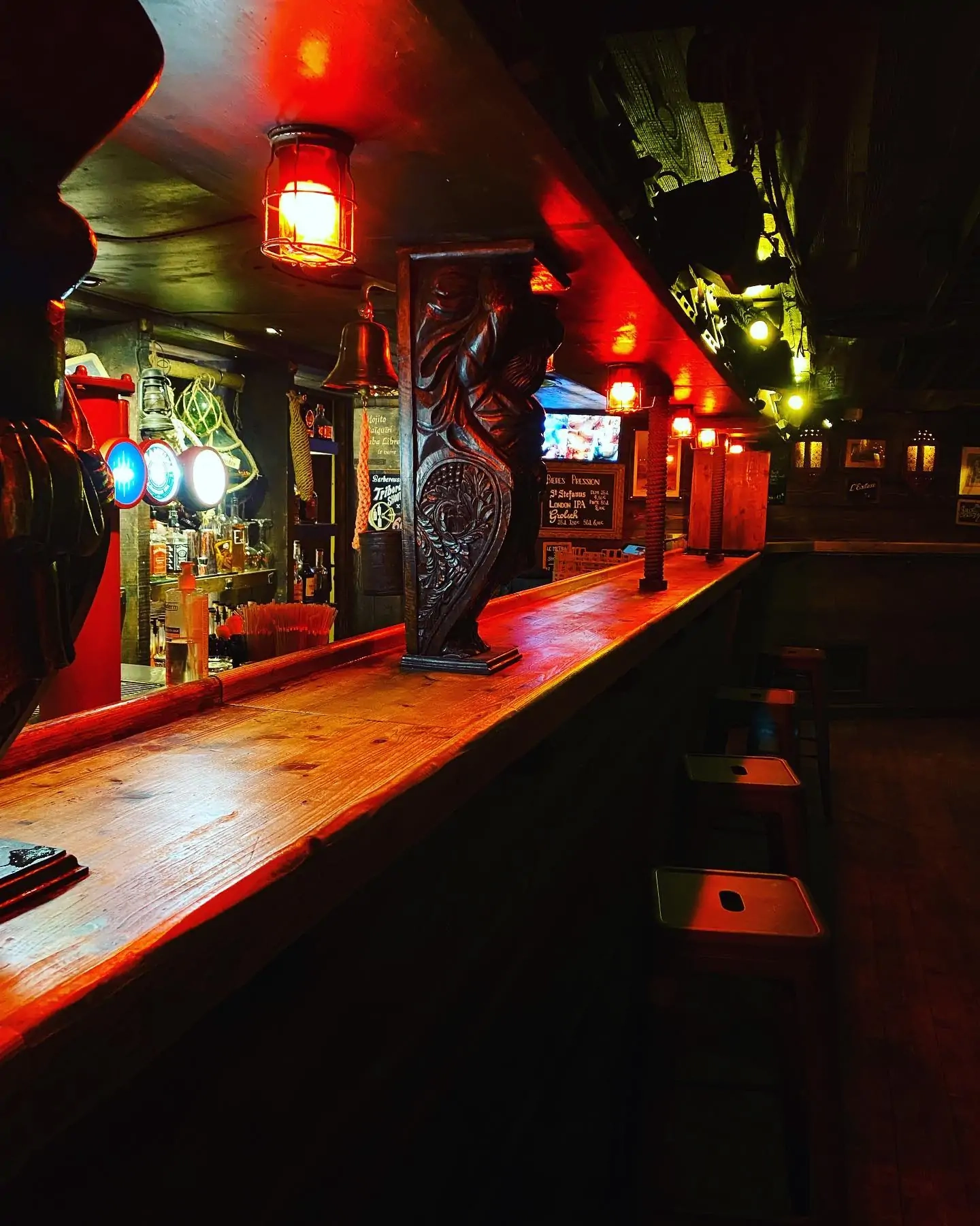 Plongez dans l’univers pirate au Barberousse Lyon et dégustez des cocktails à base de rhum