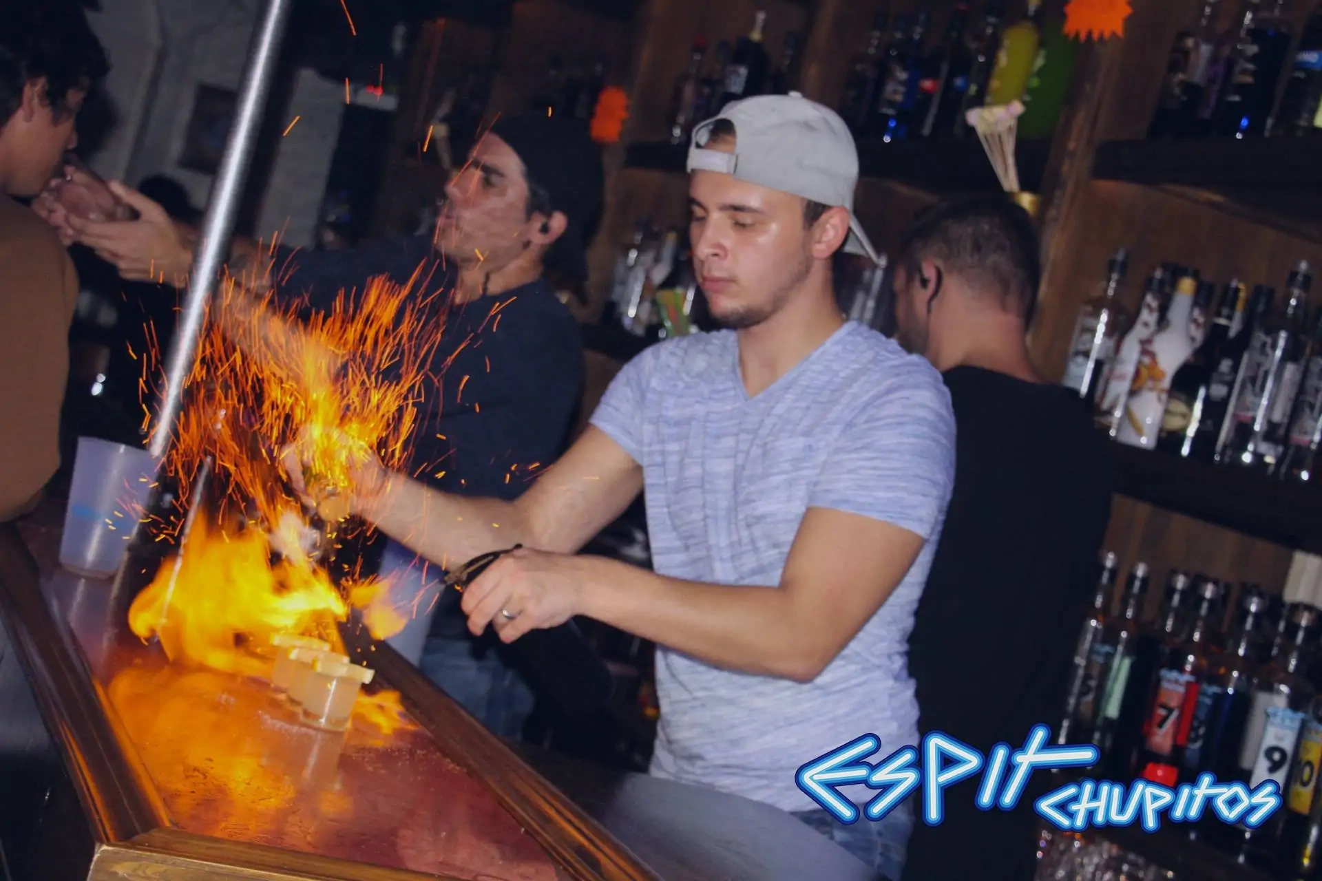 Plus de 700 recettes de shooters à découvrir à Espit Chupitos Lyon dans une ambiance festive et animée