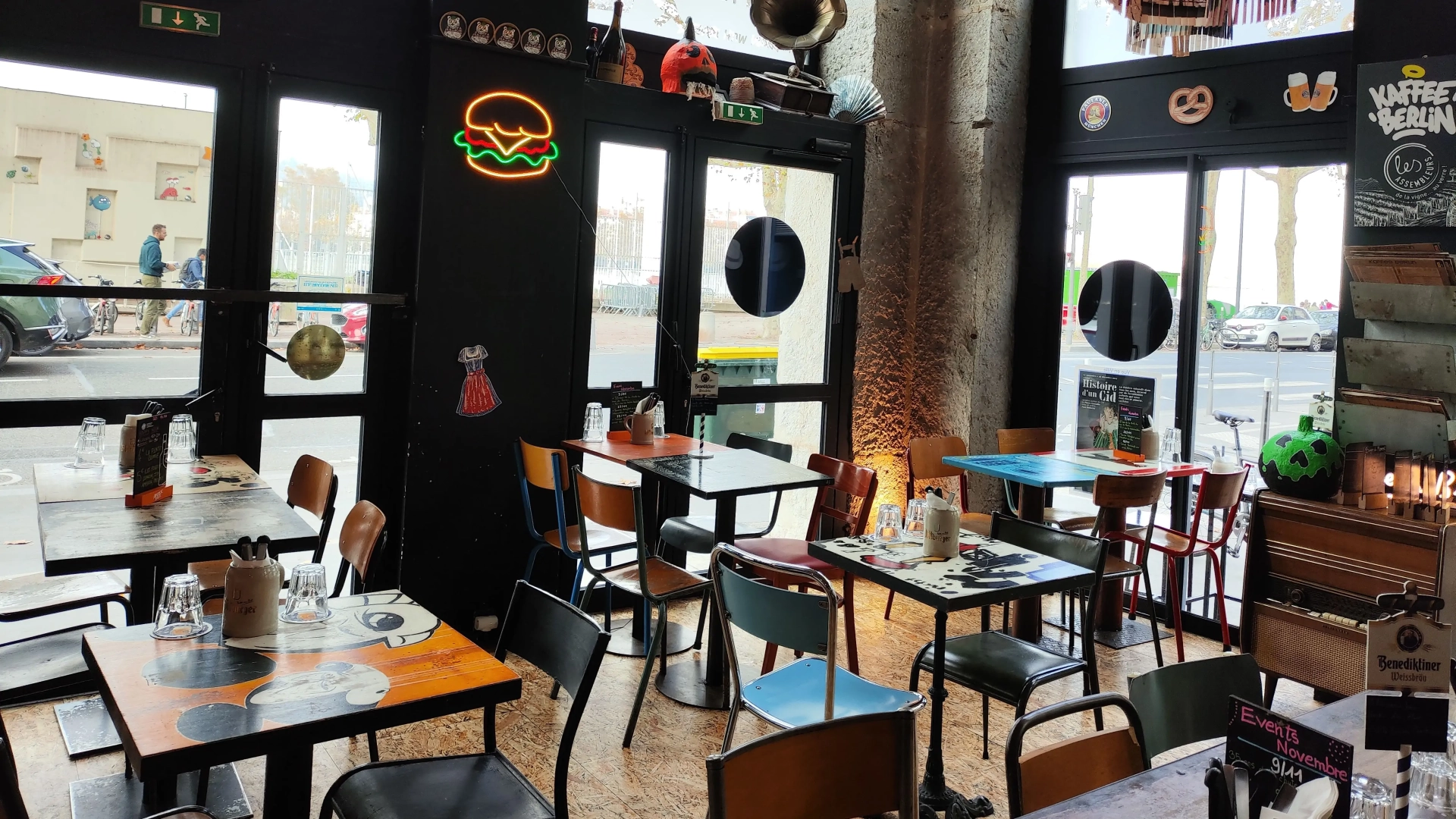 Profitez d'une ambiance conviviale et festive au Kaffee Berlin Lyon 7, le restaurant berlinois par excellence