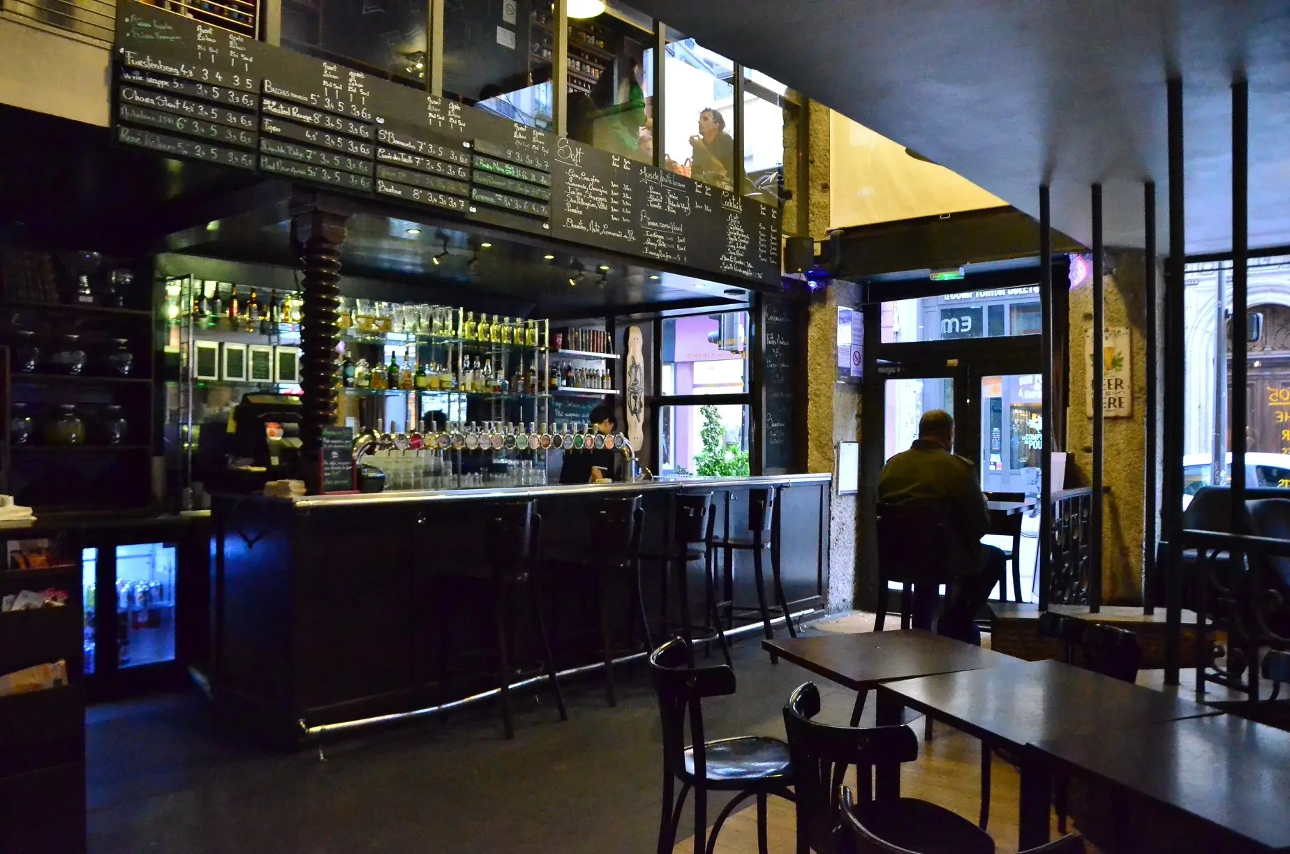 Profitez de l’happy hour et des jeux au 405 Bar à Bières, un lieu incontournable à Lyon Profitez de l’happy hour et des jeux au 405 Bar à Bières, un lieu incontournable à Lyon