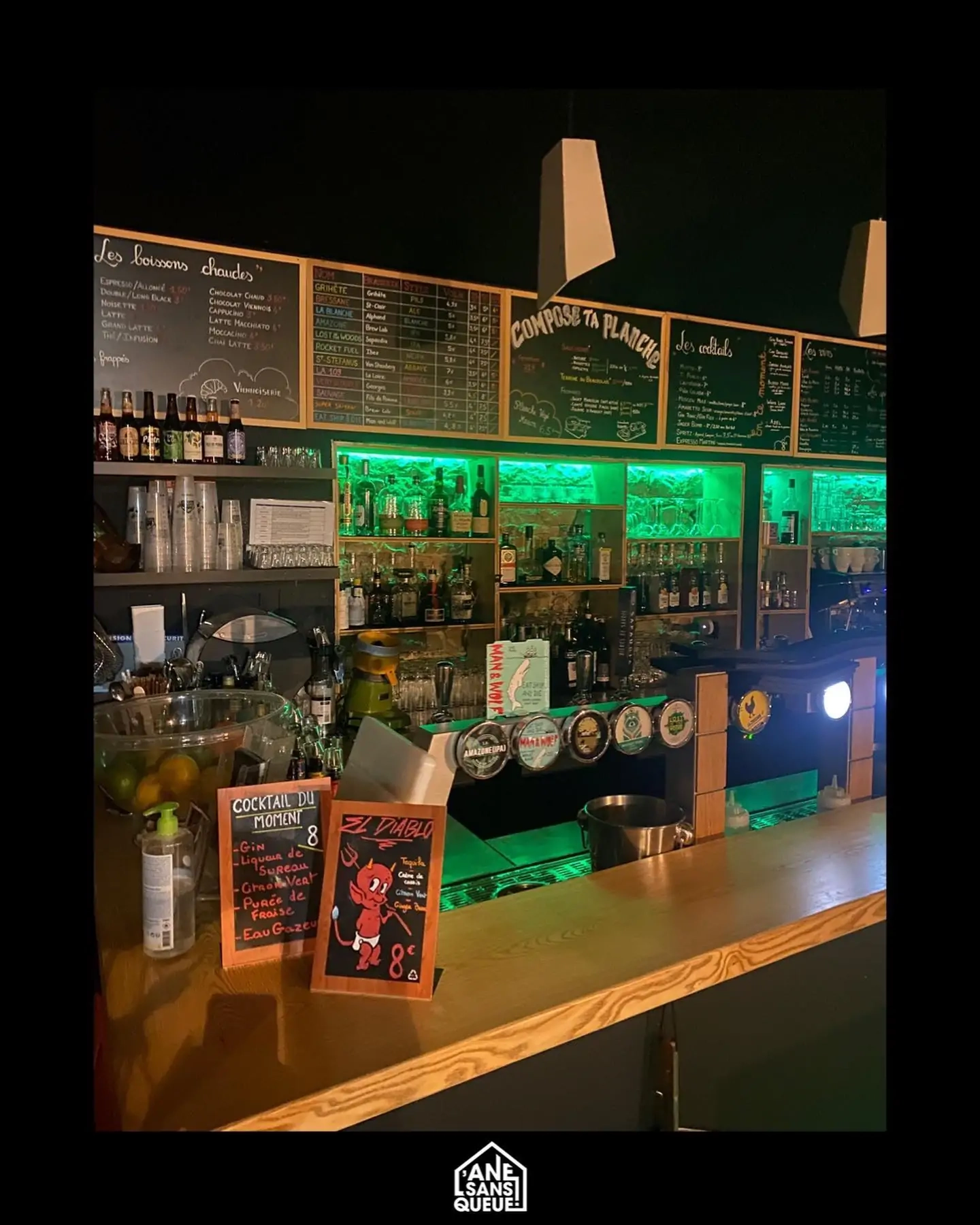 Profitez de la terrasse avec vue imprenable sur Lyon chez L'Âne sans Queue.