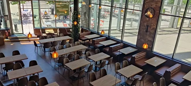 Profitez de notre terrasse ombragée pour un déjeuner ou un dîner au Malting-Pot Part-Dieu Profitez de notre terrasse ombragée pour un déjeuner ou un dîner au Malting-Pot Part-Dieu