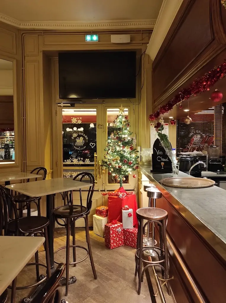Profitez des happy hours tous les jours de 16h à 20h au Grand Café de la Soierie Profitez des happy hours tous les jours de 16h à 20h au Grand Café de la Soierie