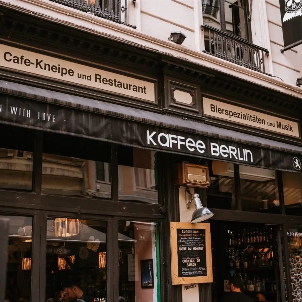 Savourez des burgers berlinois et des bières artisanales dans un cadre unique au Kaffee Berlin Lyon 6 Savourez des burgers berlinois et des bières artisanales dans un cadre unique au Kaffee Berlin Lyon 6