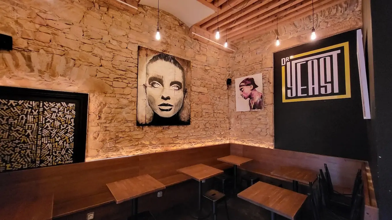Savourez des tapas maison et des bières artisanales au Dr Yeast, votre bar lyonnais incontournable