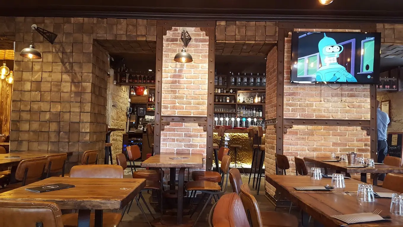 Sélection de bières artisanales au bar Le Viktor.