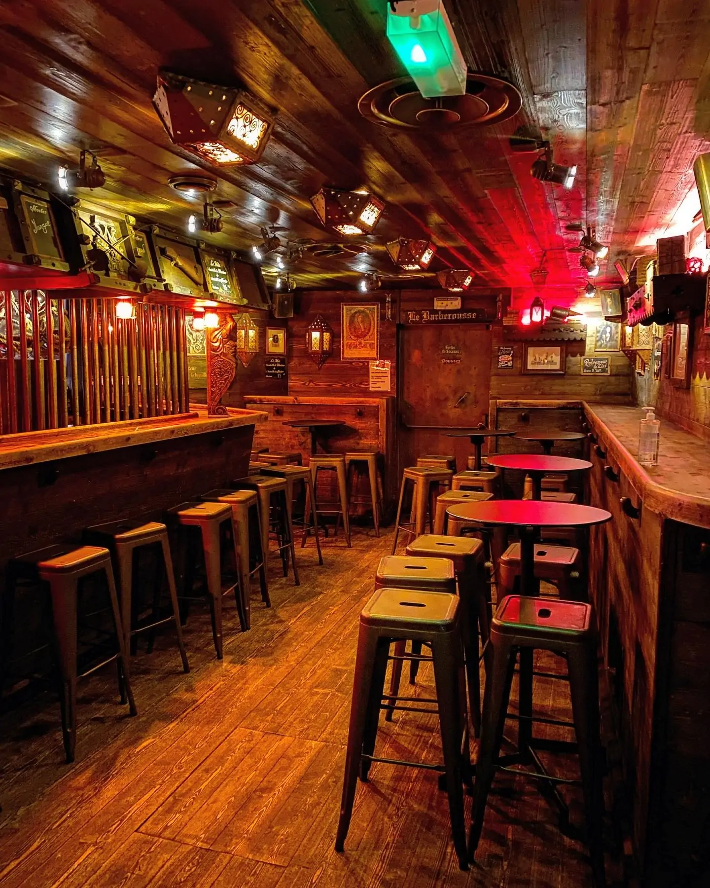 Venez célébrer vos événements au Barberousse, le bar à thème incontournable de Lyon !