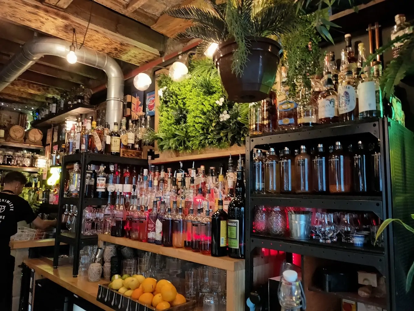 Venez découvrir les créations uniques de L'Artchimiste, un bar à cocktails incontournable à Lyon Venez découvrir les créations uniques de L'Artchimiste, un bar à cocktails incontournable à Lyon