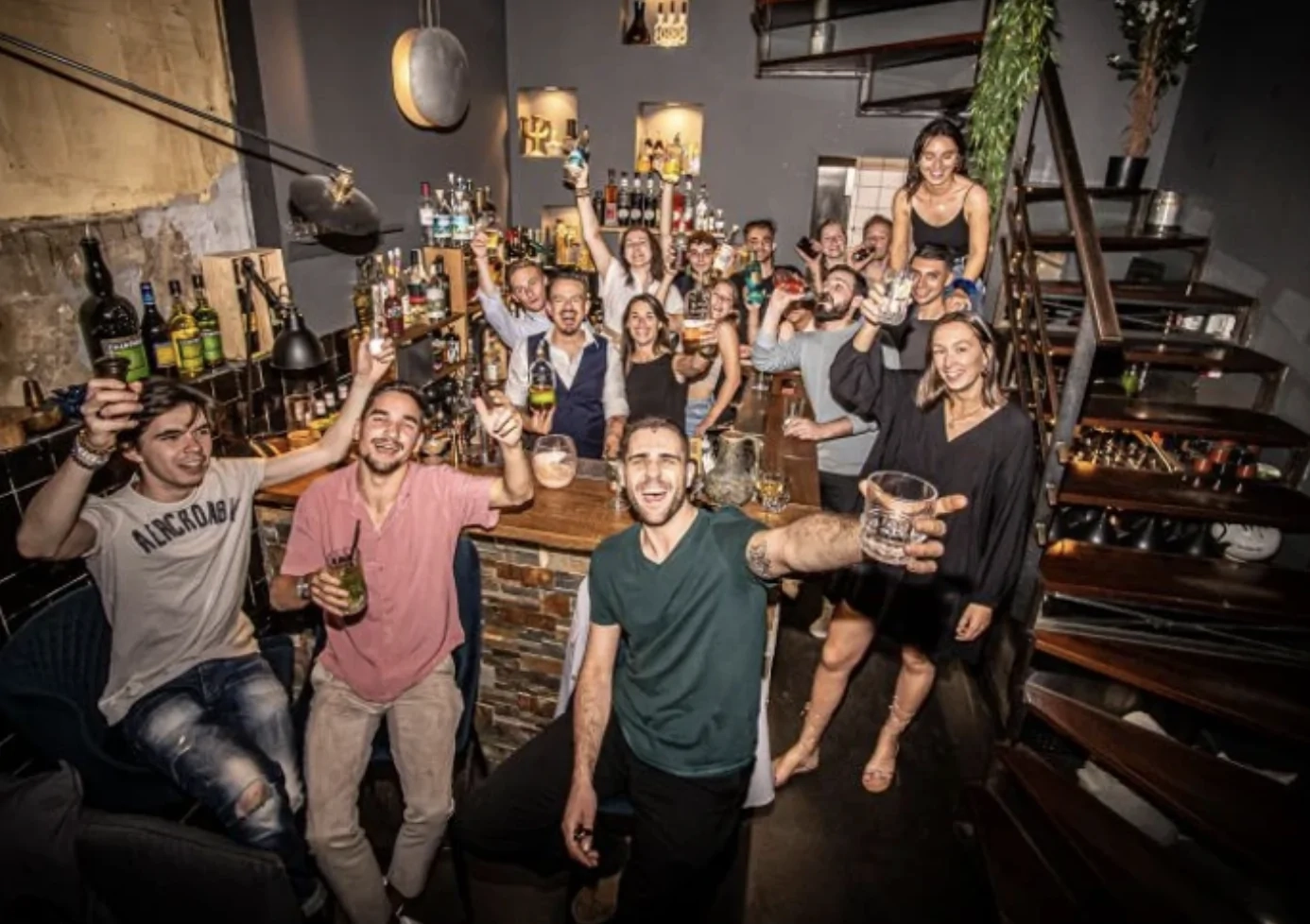 Venez passer une soirée agréable au PoliGone, bar convivial et élégant à Lyon Venez passer une soirée agréable au PoliGone, bar convivial et élégant à Lyon